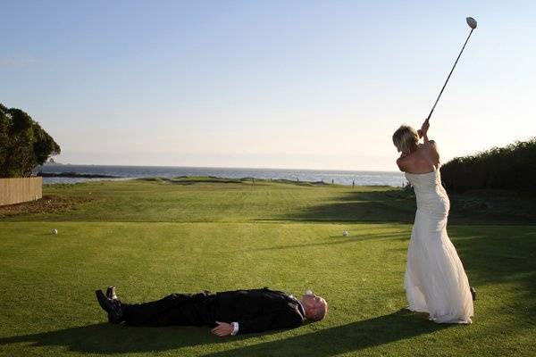 The bride tries out her Golf Swing.