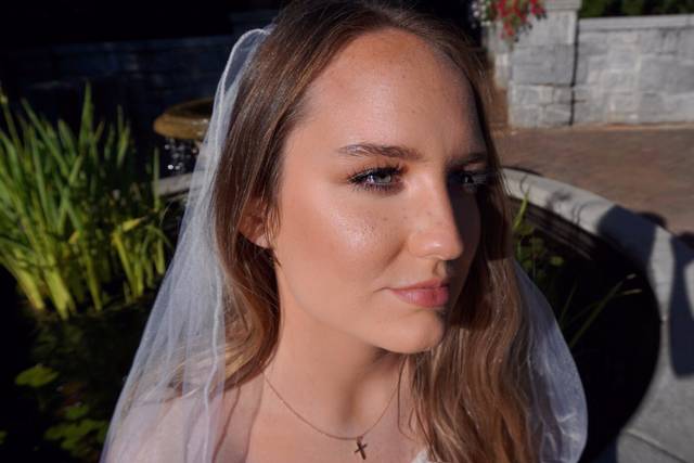 Subtle bridal make up