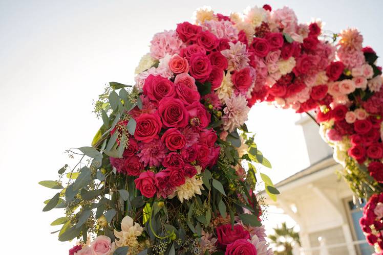 Close-up of the flowers on the arch.