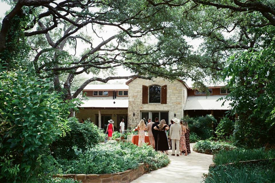 Casadecas and Courtyard
