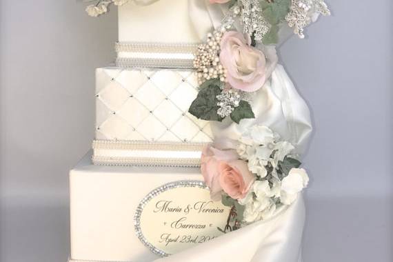 This card box is topped with cream rose