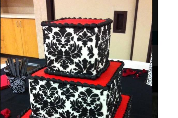 Damask style wedding cake