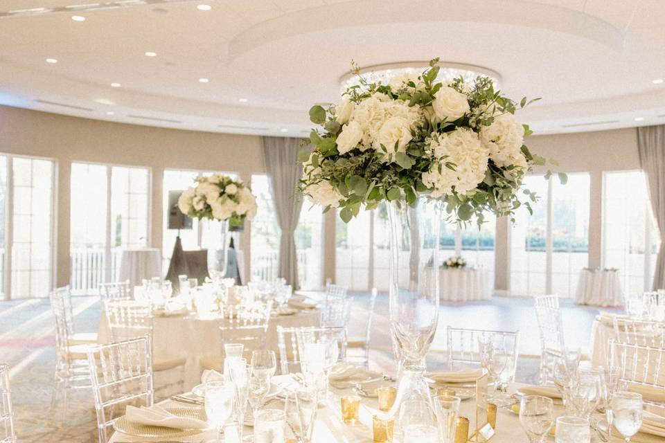 Modern white wedding