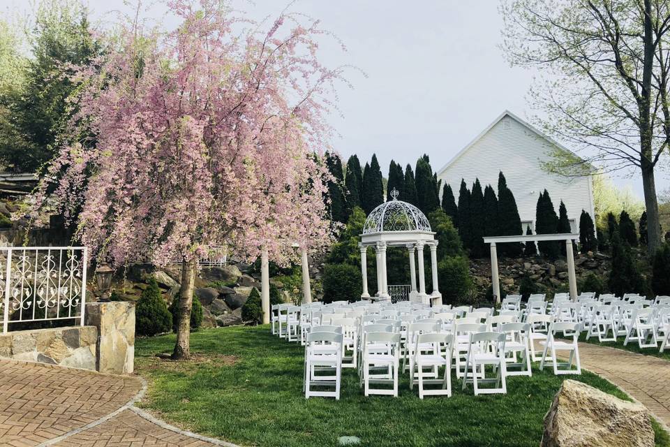 Plan Your Dream Wedding at the Newly Remodeled Villa Bianca in Seymour