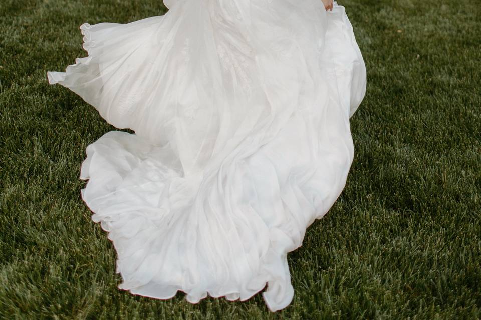 Bridal portrait > Tannery Barn