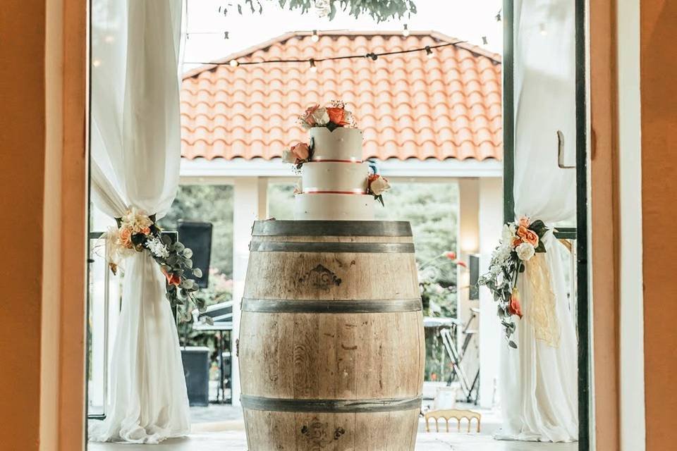 Barrel Cake Table