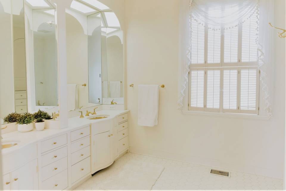 Bathroom in Bridal Suite