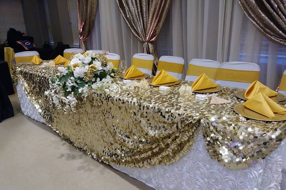 Gold wedding top table