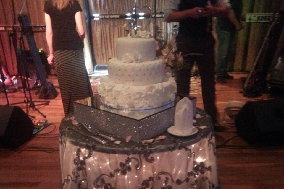 Wedding cake table