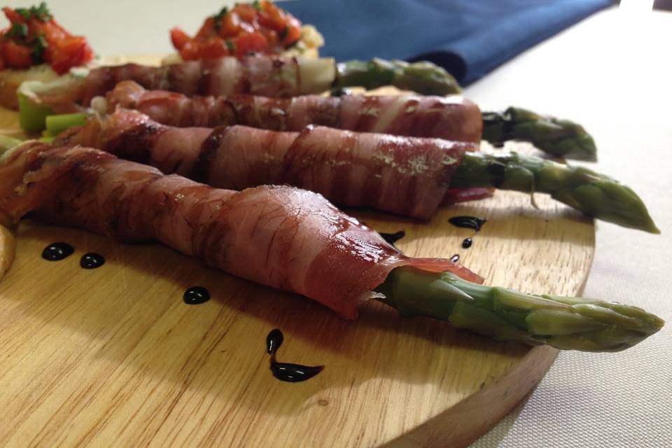 Prosciutto wrapped Asparagus