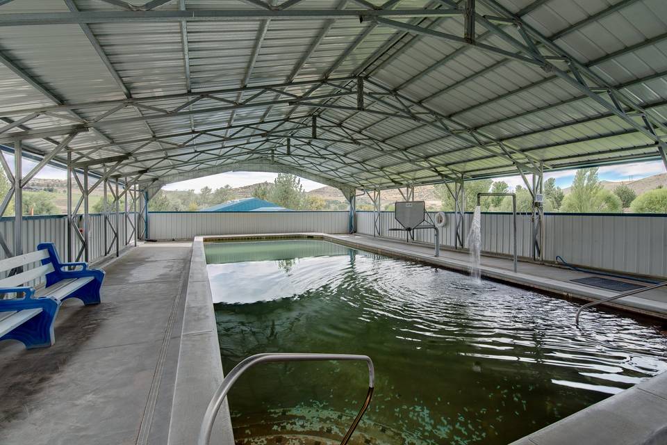 Hot springs pool