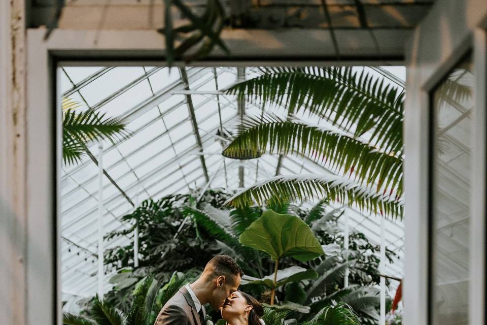 Volunteer Park Conservatory Wedding. More from this story: http://portolesephoto.com/mahlia-anthonys-volunteer-park-conservatory-wedding/