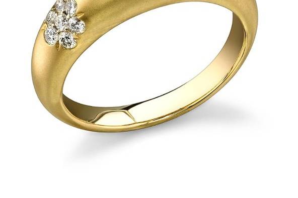 18K Yellow Gold Diamond Flower Ring.
Please click the following link for full product details.  http://www.alexarosejewelry.com/viewitem.asp?idProduct=125586&priceRange=0x999999&ha1=2&hb1=27