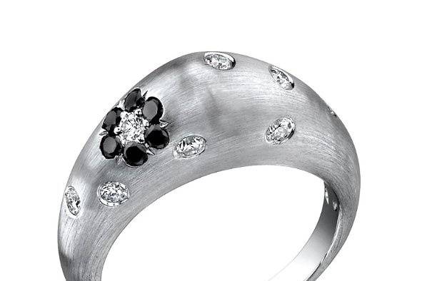 18K White Gold Diamond and Black Diamond Flower Ring.
Please click the following link for full product details.  http://www.alexarosejewelry.com/viewitem.asp?idProduct=125589&priceRange=0x999999&ha1=2&hb1=27