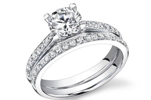 18K White gold diamond bridal set.
Please click the following link for full product details.  http://www.alexarosejewelry.com/viewitem.asp?idProduct=137216&priceRange=0x999999&ha1=2&hb1=29
