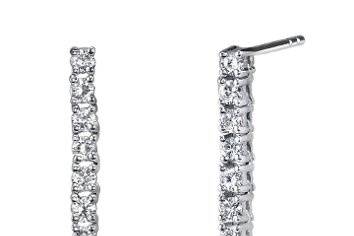 18K White gold diamond drop earrings.
Please click the following link for full earring details.  http://www.alexarosejewelry.com/viewitem.asp?idProduct=137223&priceRange=0x999999&ha1=3&hb1=11