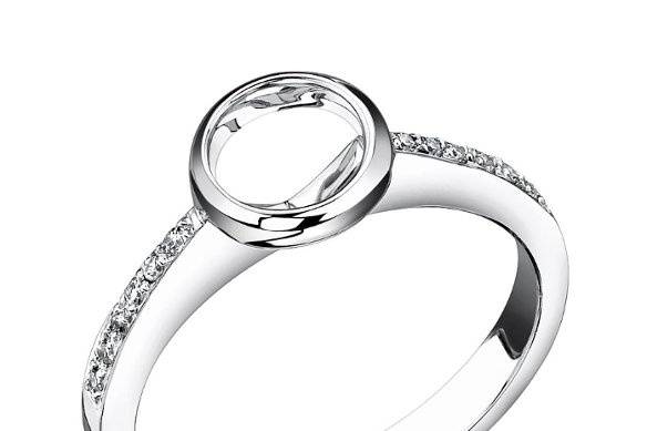 18K White gold princess cut diamond engagement mount.
Please click the following link for engagement ring details.  http://www.alexarosejewelry.com/viewitem.asp?idProduct=132924&priceRange=0x999999&ha1=2&hb1=37