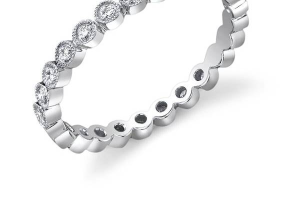 18K White Gold Diamond Eternity Band.
Please click the following link for full product details.  http://www.alexarosejewelry.com/viewitem.asp?idProduct=60030&priceRange=0x999999&ha1=2&hb1=28