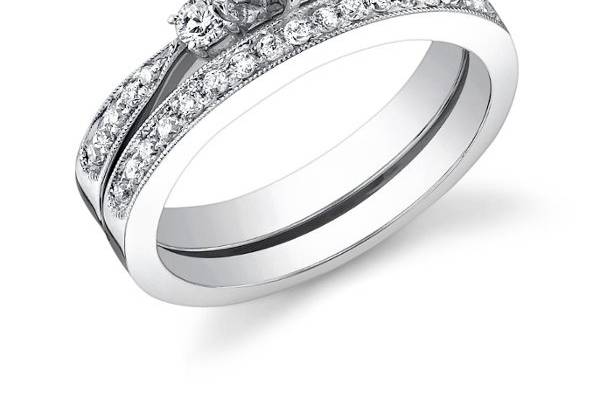 18K white gold diamond engagement ring.
Please click the following link for engagement ring details.  http://www.alexarosejewelry.com/viewitem.asp?idProduct=132920&priceRange=0x999999&ha1=2&hb1=37