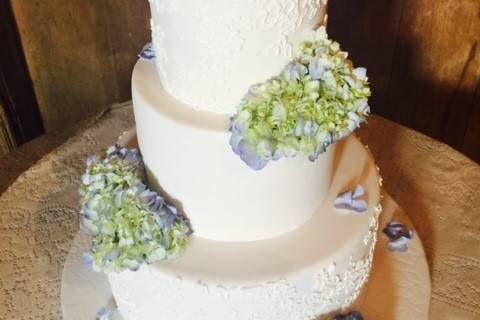 Hand piped lace/hydrangea