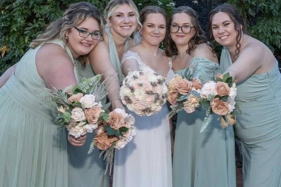 Bridesmahttps://cdn0.weddinids