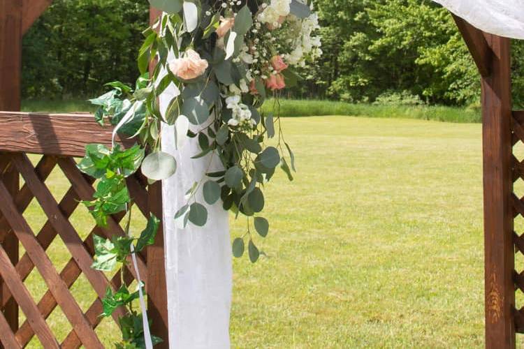 Outdoor ceremony arrangements