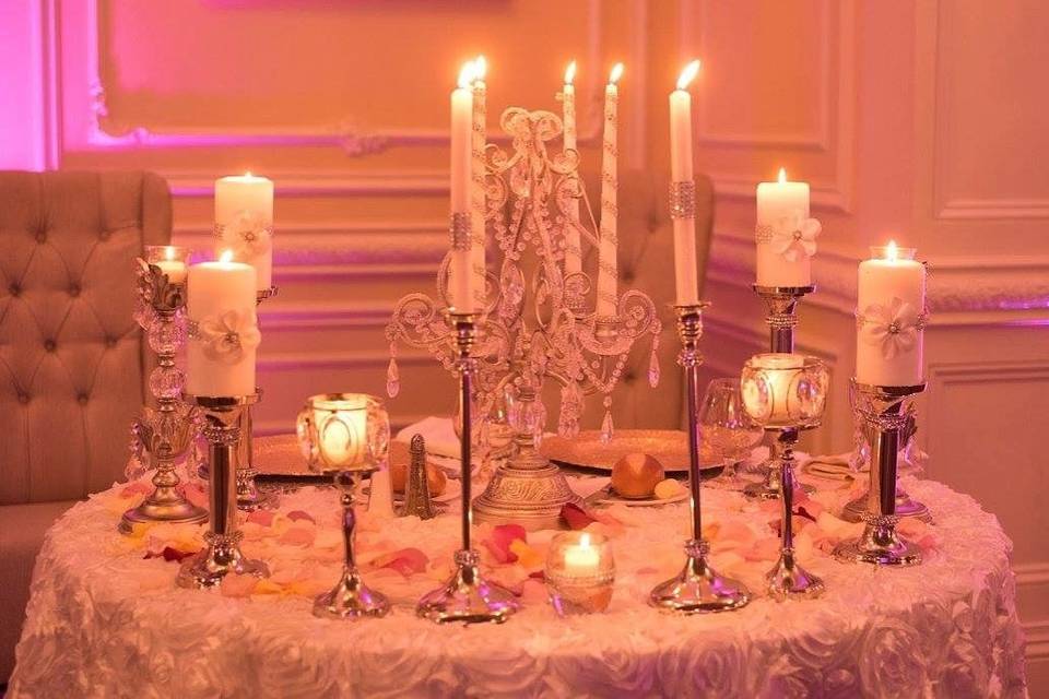Sweetheart table for a romantic dinner. Adds the perfect touch to your special night. #dreamwedding #dazzle #cake #alexandriaweddingdecor #weddingdecor #weddingplanner #wedding #candles #candlelight #dinner