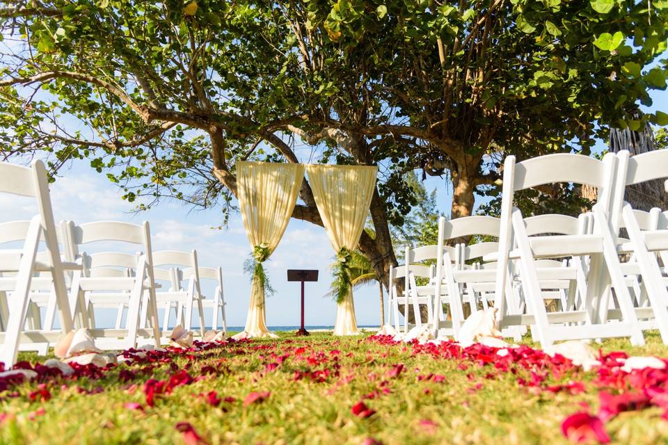 Oceanfront Villa Lawn Ceremony