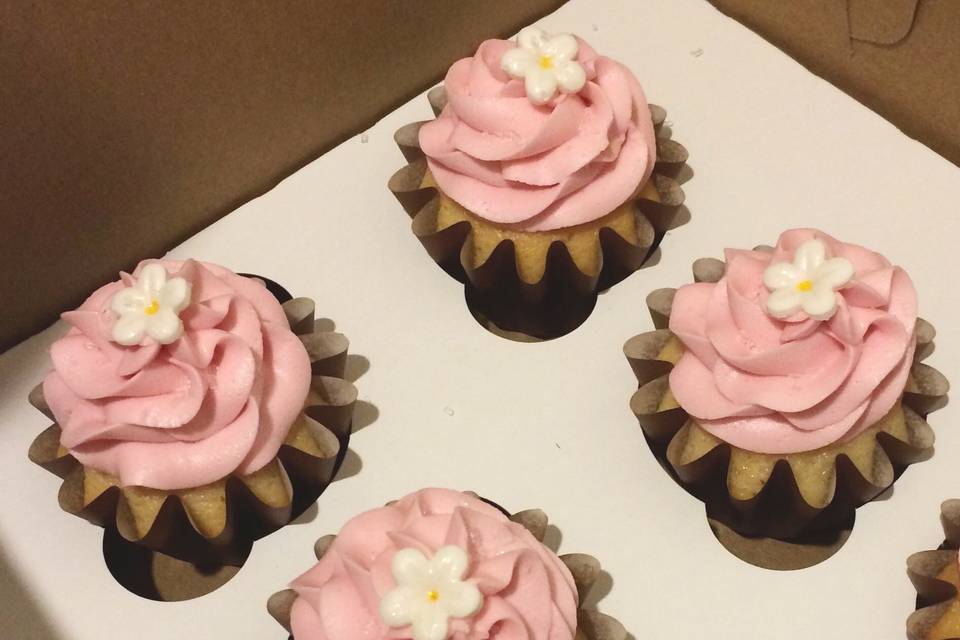 Pink cupcakes with white flower decoration