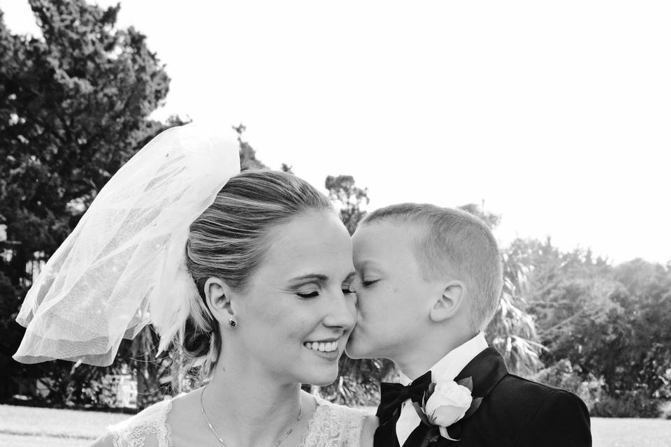 Sweet kisses from her son, the ringbearer.