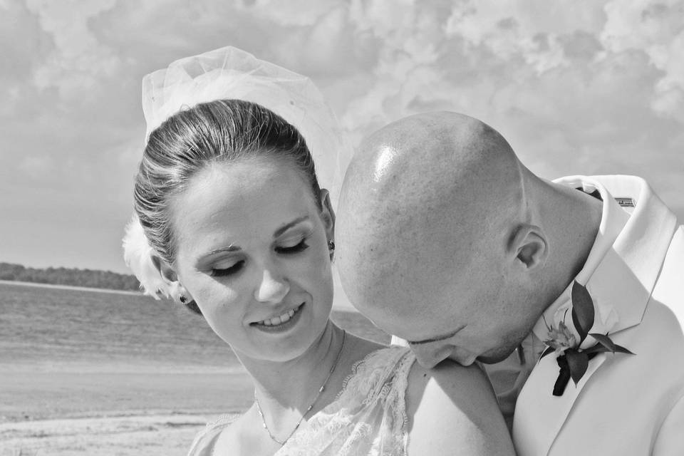 Edisto Beach was the setting for this beautiful couple that traveled from Ohio to say their vows.