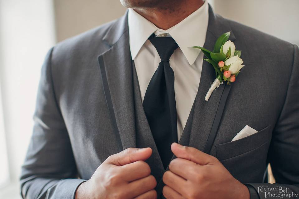 Simple with a blush of color for the boutonniere.