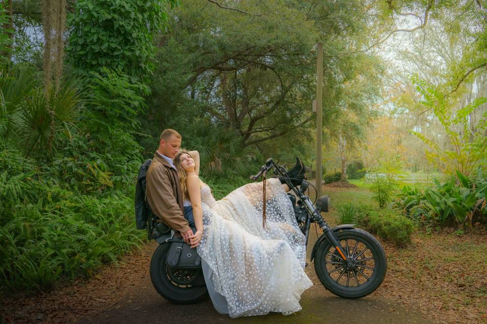 A couple on a motorcycle - Ran Flugstad photography