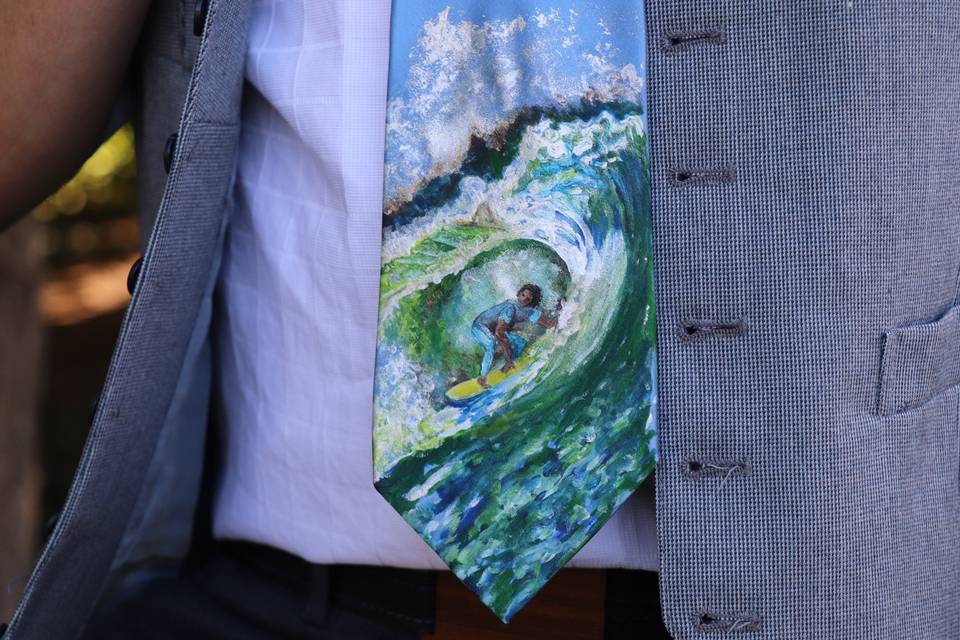 Surfer tie detail