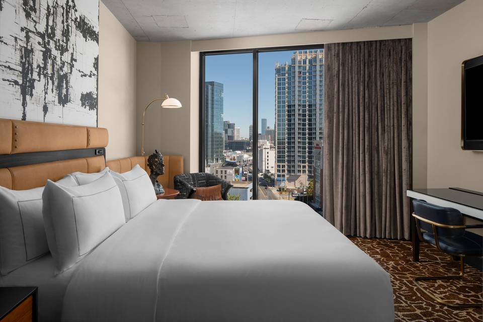 One King Bed City View