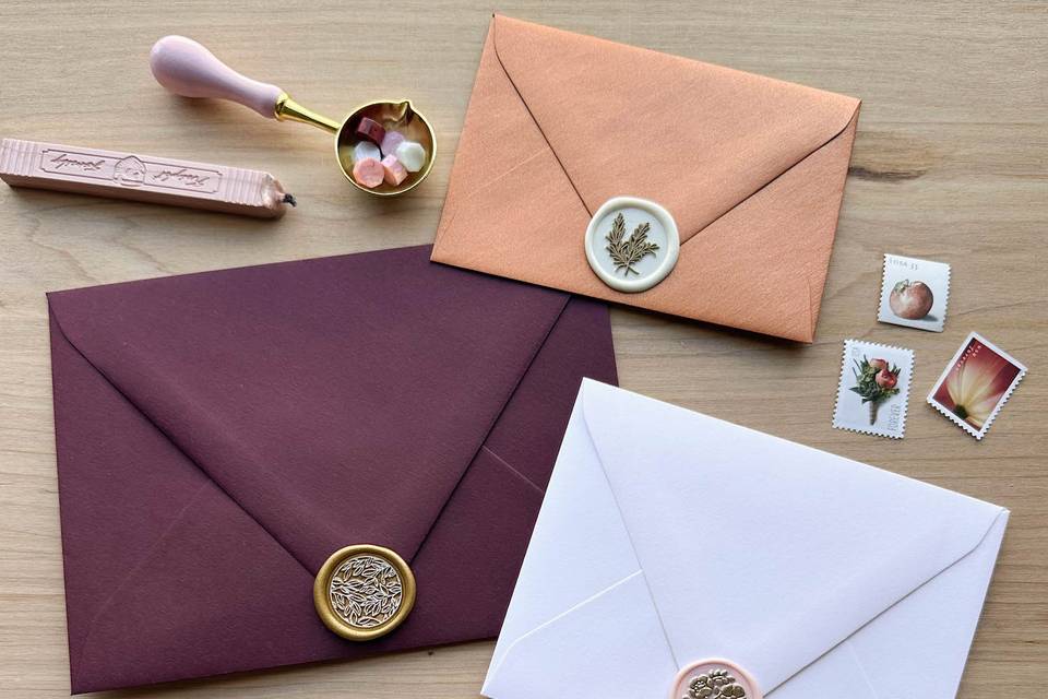 Envelopes with a seal