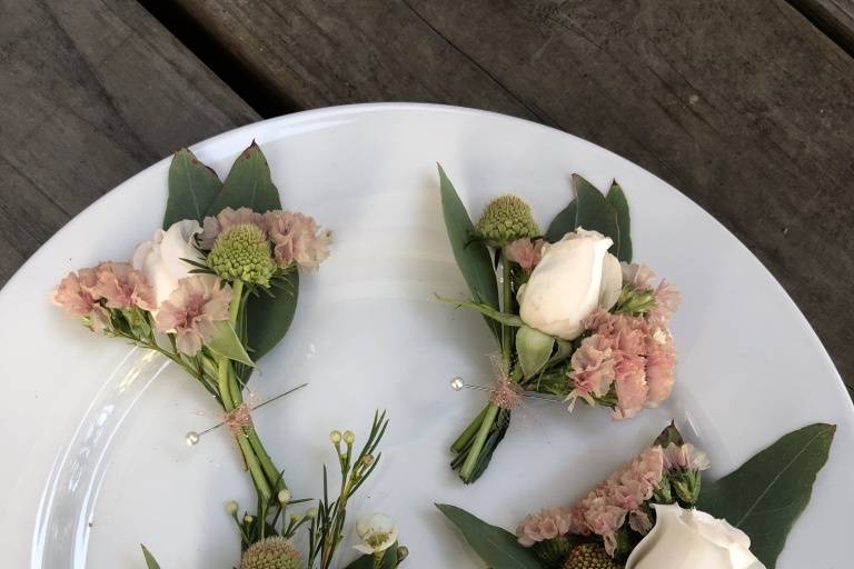 Boutonnieres with roses