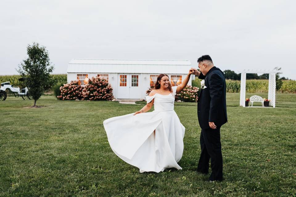 330 Weddings: White Rose Barn - Akron Life Magazine: Akron Ohio,  Restaurants and Entertainment