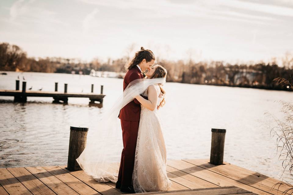 Couple kissing - amelia blaire photography