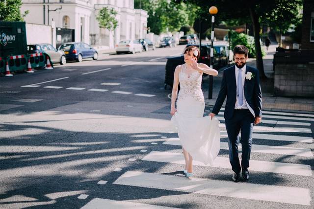 Couple crossing the street - Imagine if Photography