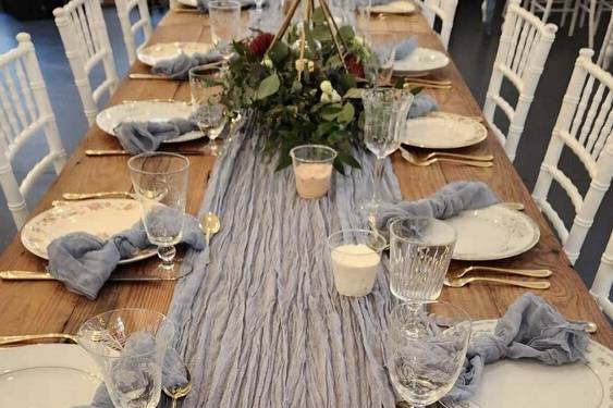 Table Linens & Place Settings