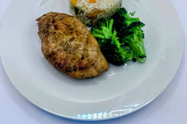 Pollo, broccoli y arroz de veg