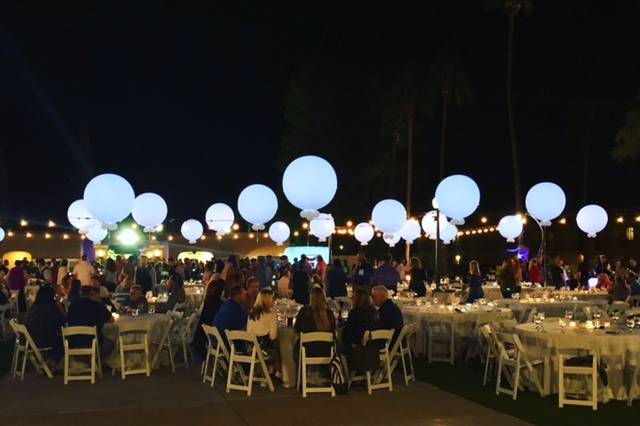 Outdoor LED lit balloons