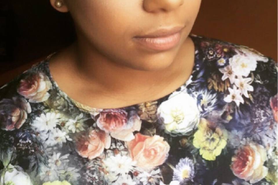Shimmering eye makeup