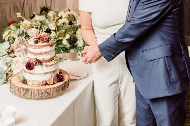 Cake cutting
