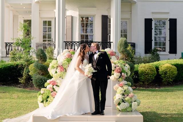 Bride and groom at Sandlewood