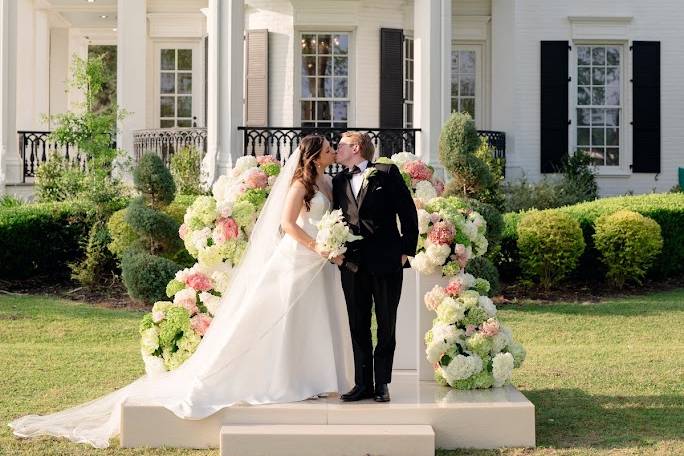 Bride and groom at Sandlewood