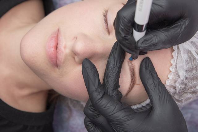 Eyebrow microblading