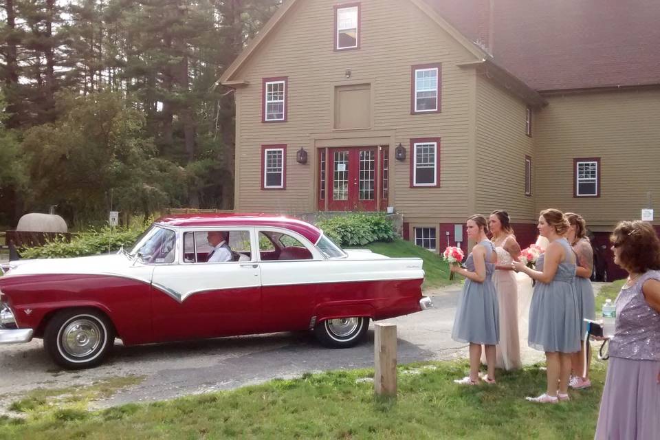 1888 wedding barn in scenic sunday river valley area. Recently renovated to perfection... Www. 1888weddingbarn. Comcall paul at 207-824-0860#wedding #rustic #barnwedding#mountainwedding #mainedestinationweddingvenue #sunsets #love #weddingreception #wedddingday #weddingphotographer #weddingphotography #beautifulwedding #joy #kiss