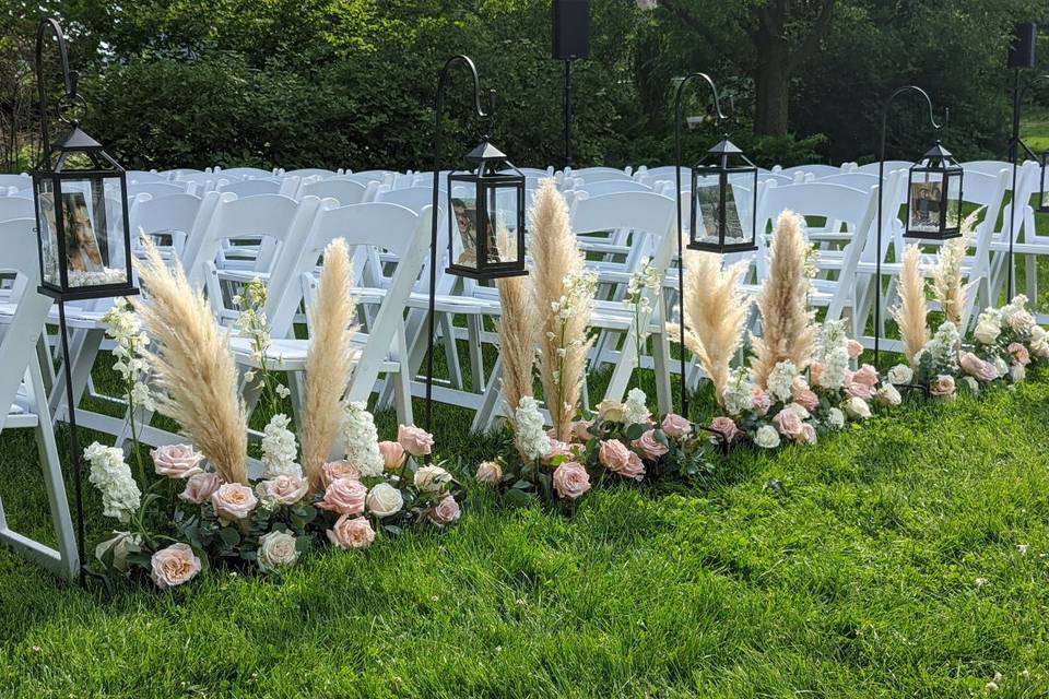 Aisle decor